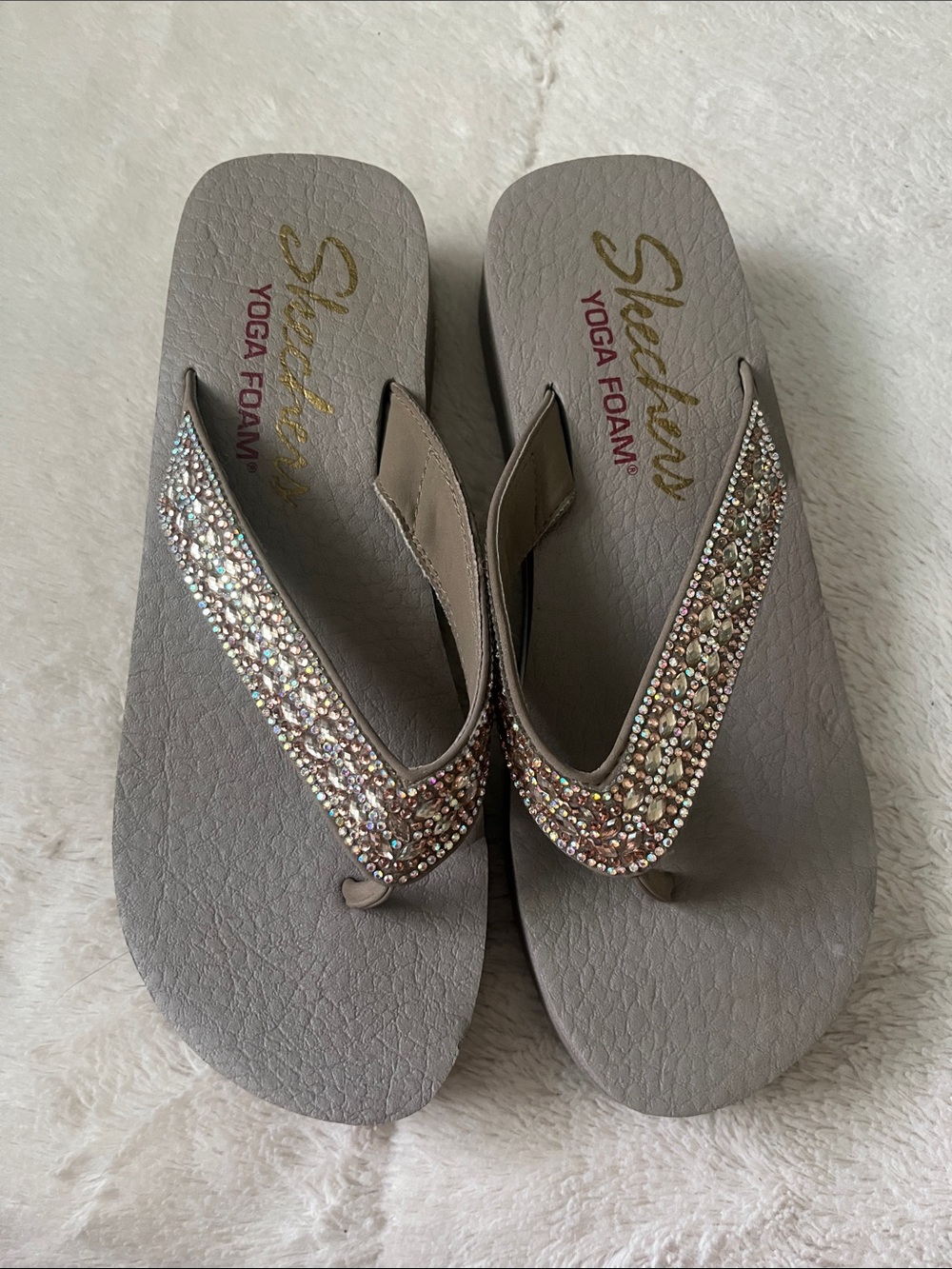 Skechers Taupe Glitter Strap Yoga Foam Thong Sandals
